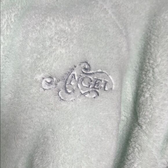 Victoria’s Secret Angel Robe - Picture 2 of 5